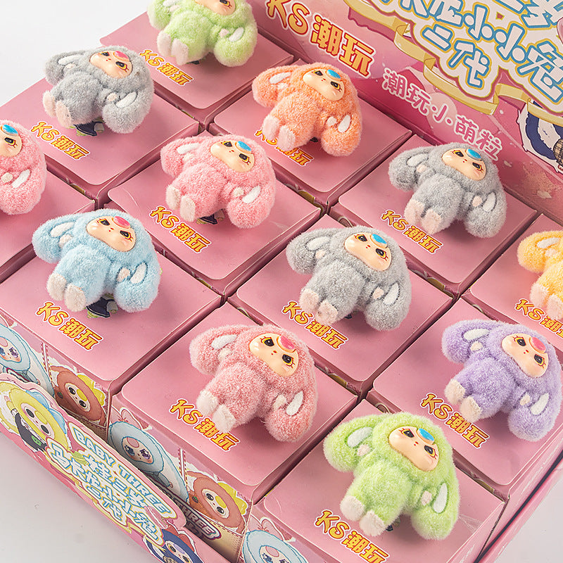 A Flocking small ornaments doll